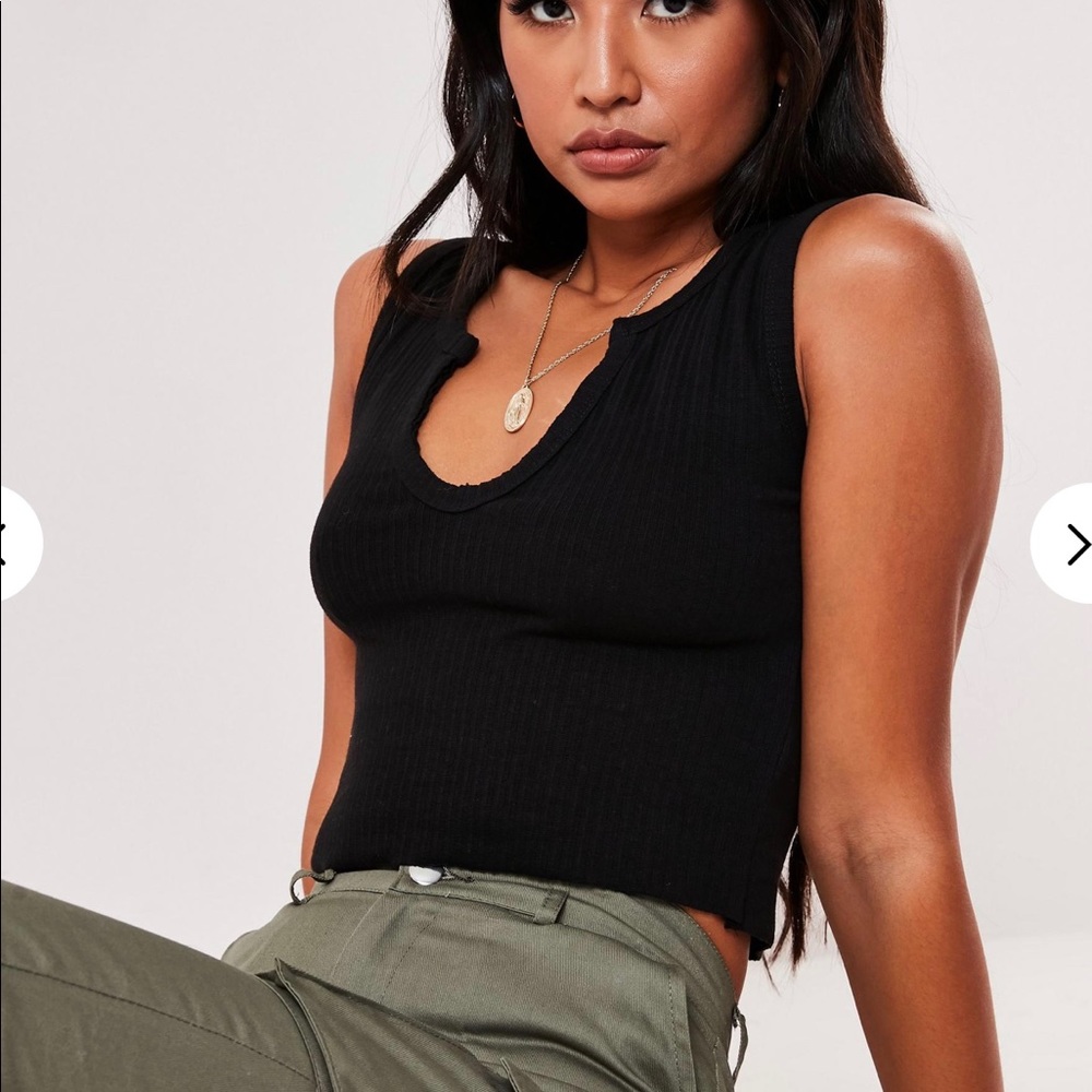 Black Notch Neck Sleeveless Crop Top - Picture 3 of 4